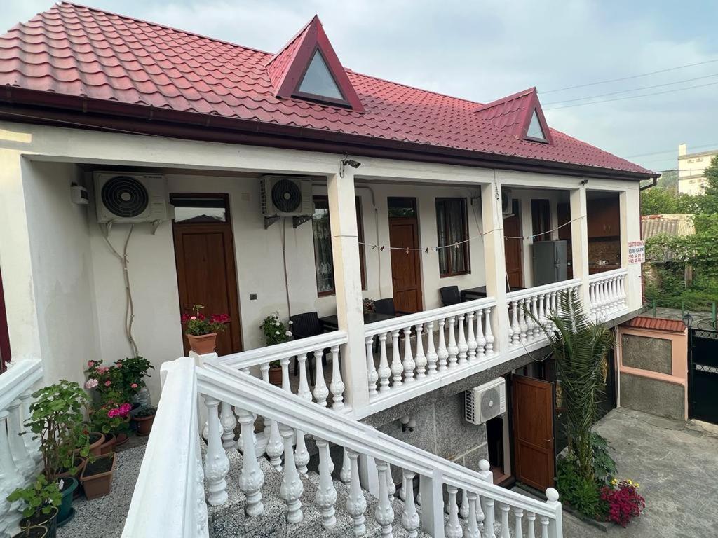 Linda Guest House Batumi Exterior foto