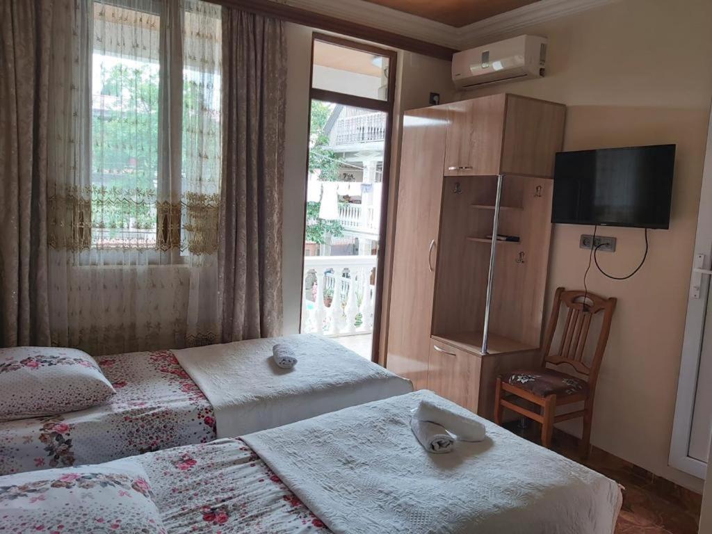 Linda Guest House Batumi Exterior foto