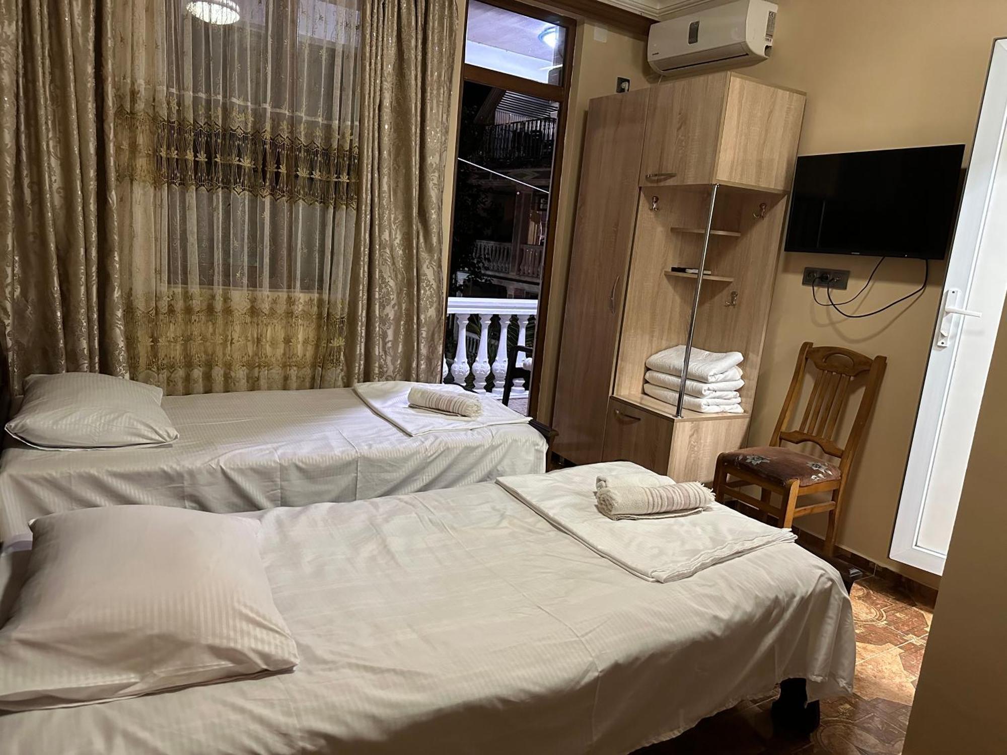 Linda Guest House Batumi Exterior foto