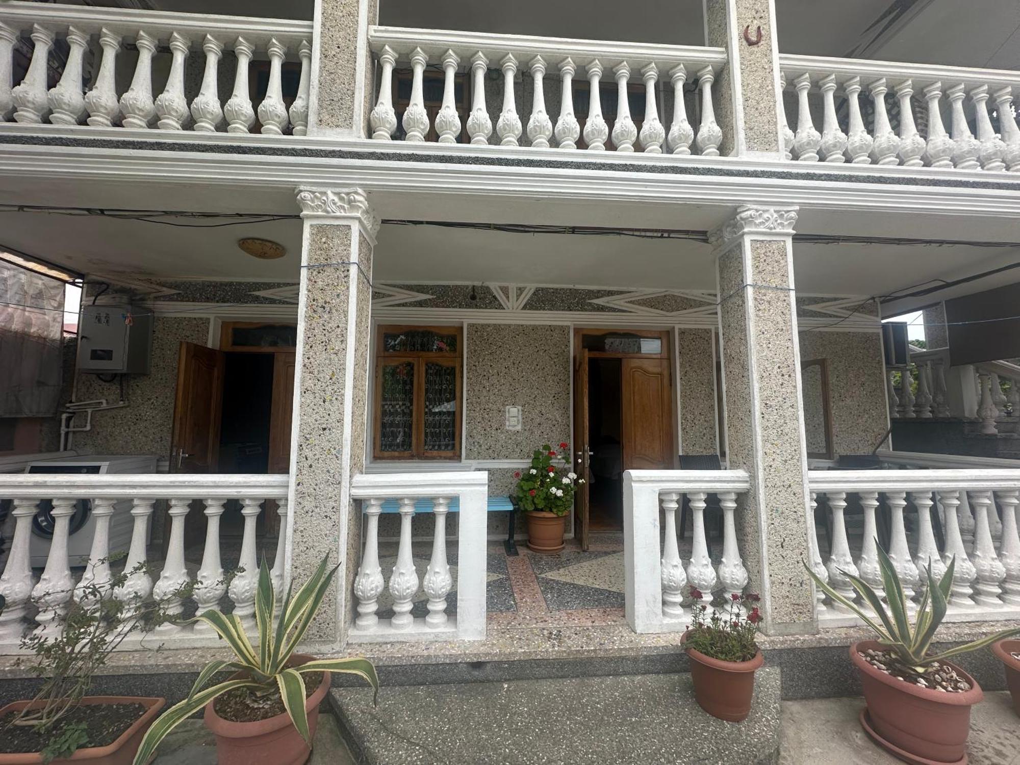 Linda Guest House Batumi Exterior foto