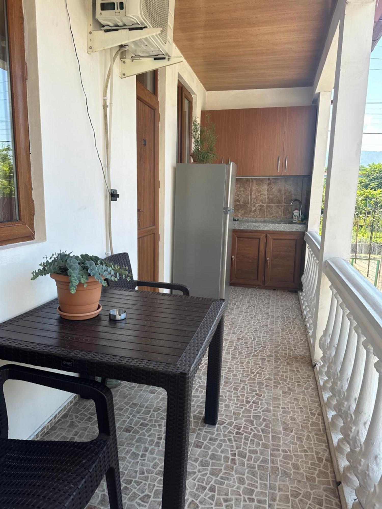 Linda Guest House Batumi Exterior foto