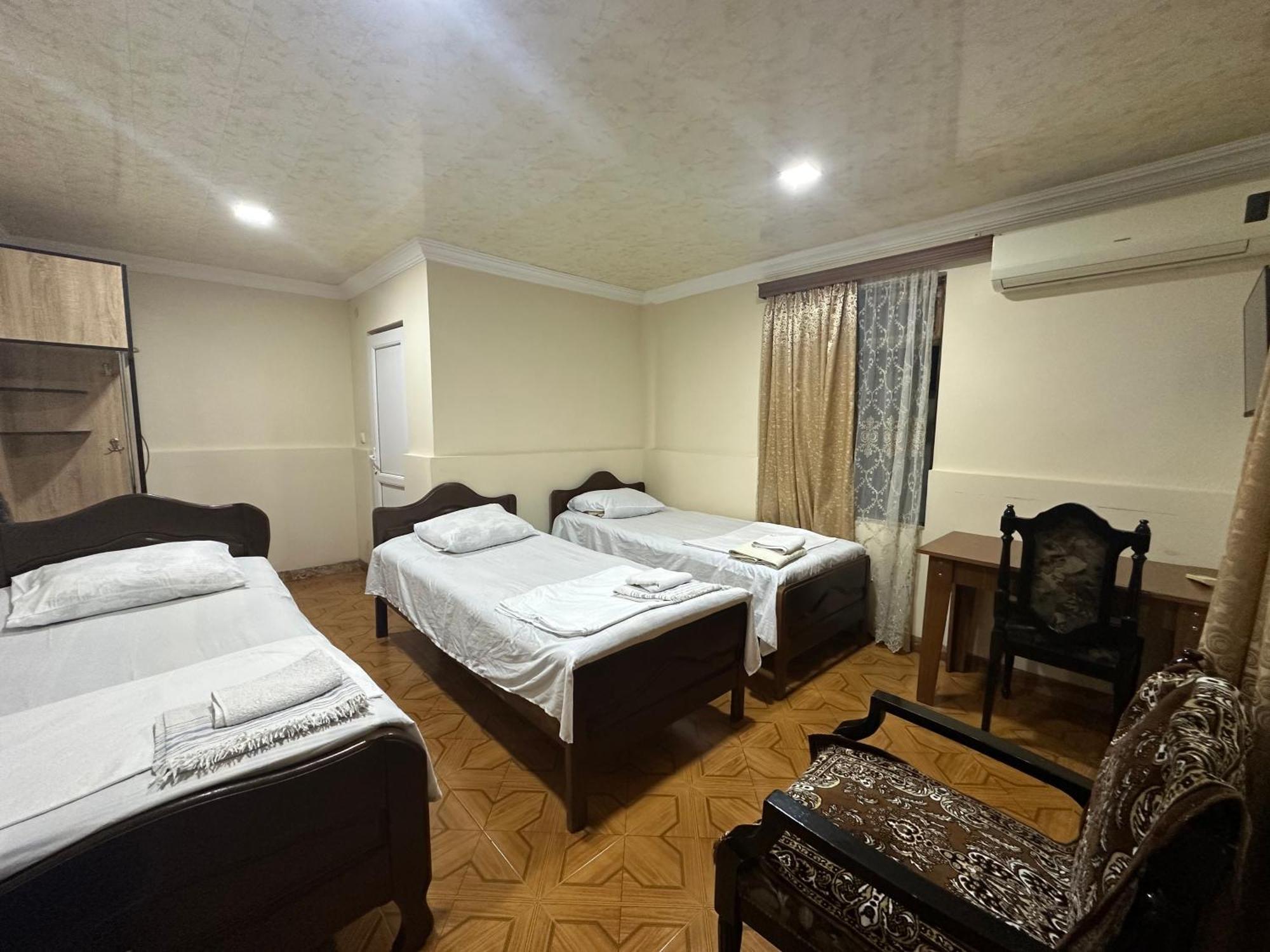 Linda Guest House Batumi Exterior foto