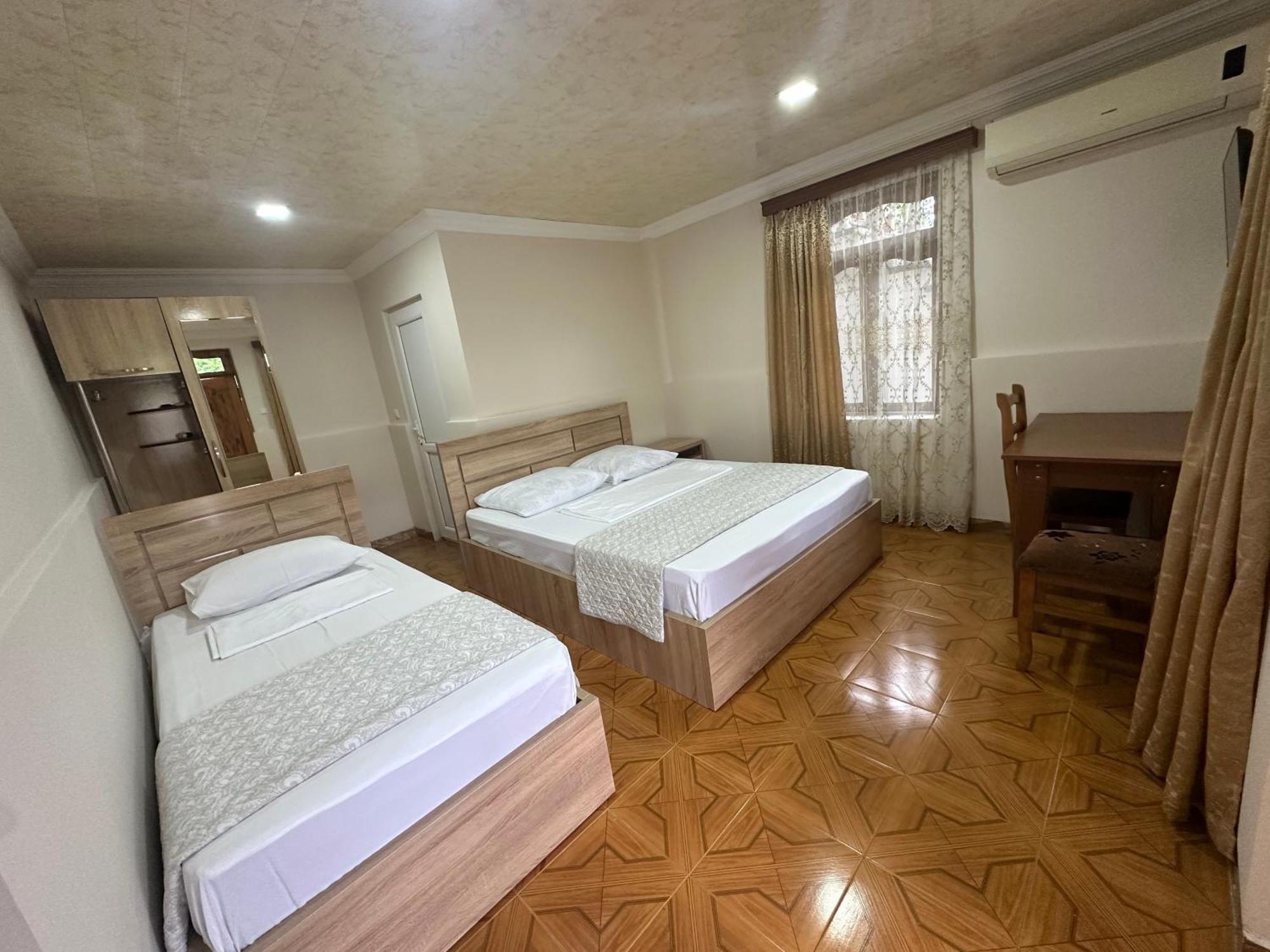 Linda Guest House Batumi Exterior foto